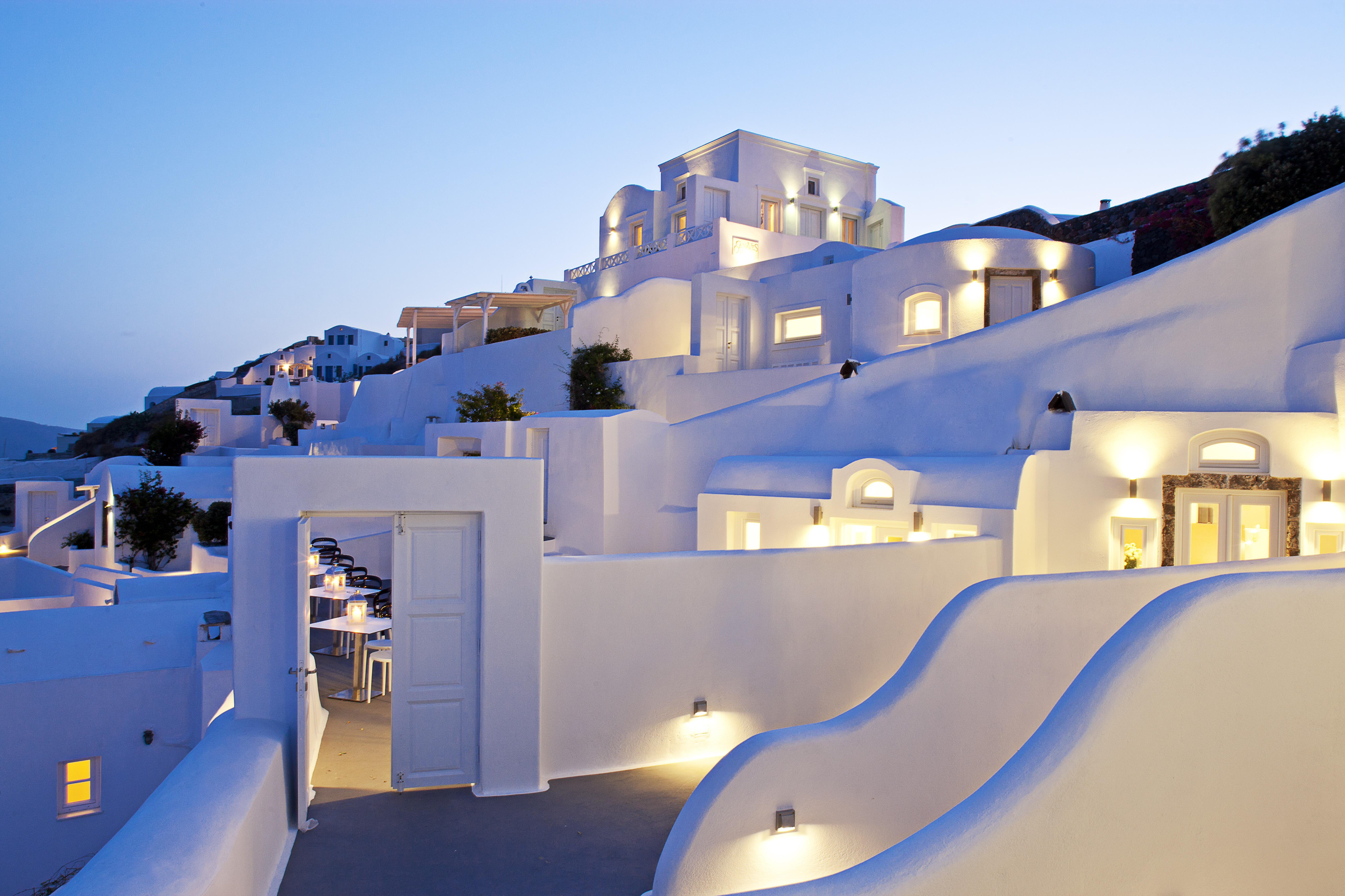 One of the best luxury hotels in santorini 2016 canaves for Design hotel greece